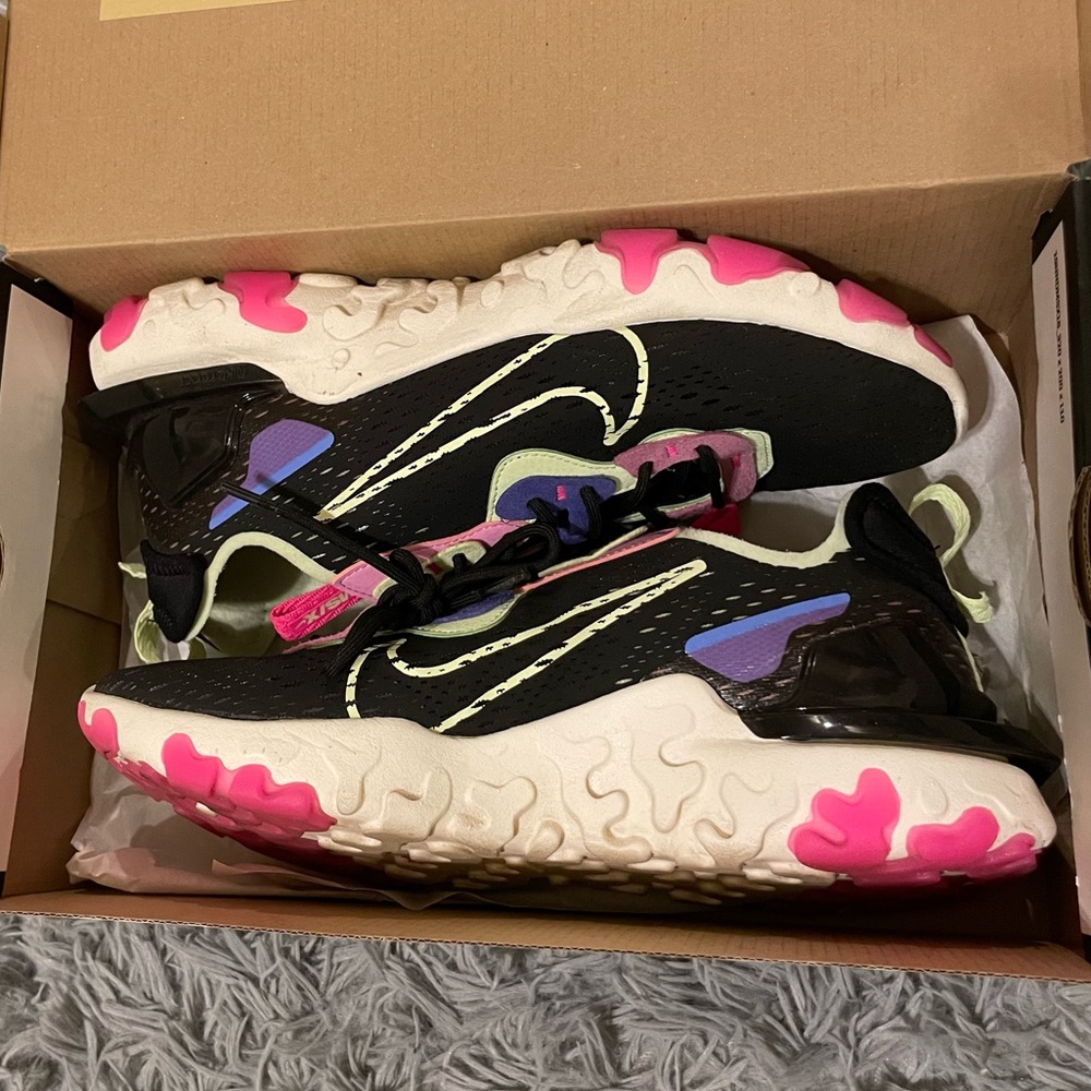 Nike NSW React Vision